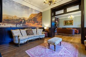 Elegant Castle for 12 Guests