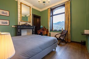 Elegant Castle for 12 Guests