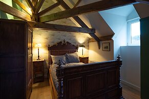 Elegant Castle for 12 Guests