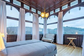 Elegant Castle for 12 Guests