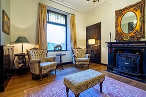 Elegant Castle for 12 Guests