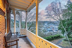 Elegant Castle for 12 Guests