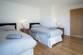 Ocean View - 2 Bedroom Apt - Llanelli