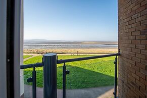 Ocean View - 2 Bedroom Apt - Llanelli