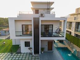 The White Casa Villa