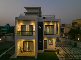 The White Casa Villa