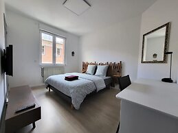 Maison Proches des Places Avec Stationnement