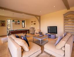 7-bedroom Tarn Villa With Spa