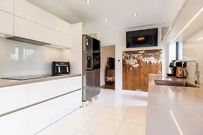 Beautiful 5 Bedroom Home in Evesham