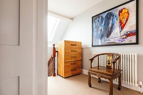 Beautiful 5 Bedroom Home in Evesham