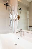 Beautiful 5 Bedroom Home in Evesham