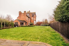 Beautiful 5 Bedroom Home in Evesham