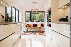Beautiful 5 Bedroom Home in Evesham