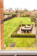 Beautiful 5 Bedroom Home in Evesham