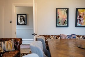 Beautiful 5 Bedroom Home in Evesham
