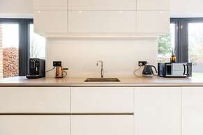 Beautiful 5 Bedroom Home in Evesham