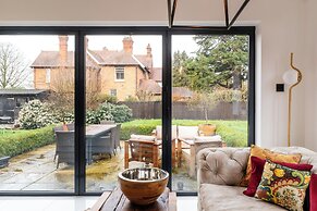 Beautiful 5 Bedroom Home in Evesham