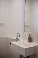 Beautiful 5 Bedroom Home in Evesham