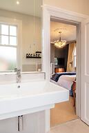 Beautiful 5 Bedroom Home in Evesham