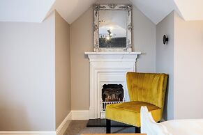 Beautiful 5 Bedroom Home in Evesham