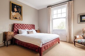 Beautiful 5 Bedroom Home in Evesham