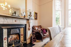 Beautiful 5 Bedroom Home in Evesham