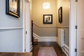 Beautiful 5 Bedroom Home in Evesham