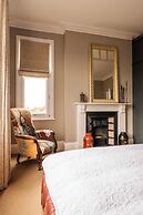 Beautiful 5 Bedroom Home in Evesham