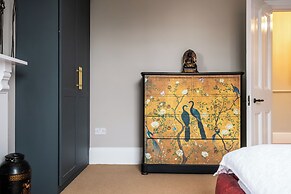 Beautiful 5 Bedroom Home in Evesham