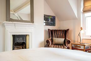 Beautiful 5 Bedroom Home in Evesham
