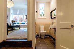 Beautiful 5 Bedroom Home in Evesham