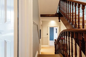 Beautiful 5 Bedroom Home in Evesham