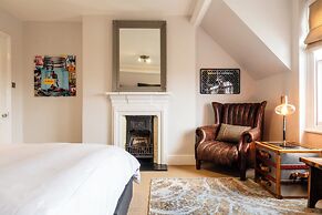 Beautiful 5 Bedroom Home in Evesham