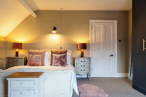 Beautiful 5 Bedroom Home in Evesham