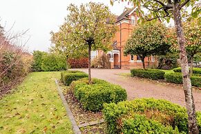 Beautiful 5 Bedroom Home in Evesham