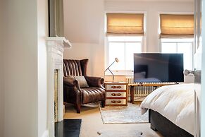 Beautiful 5 Bedroom Home in Evesham