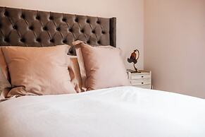 Beautiful 5 Bedroom Home in Evesham