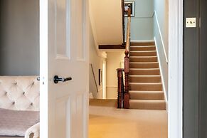 Beautiful 5 Bedroom Home in Evesham