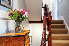Beautiful 5 Bedroom Home in Evesham