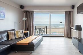 Apartment in Middelkerke With Sea View