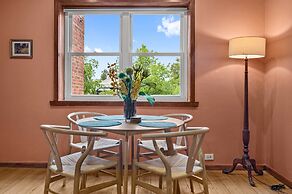 Stylish 1 Bed Apartment in East Melbourne