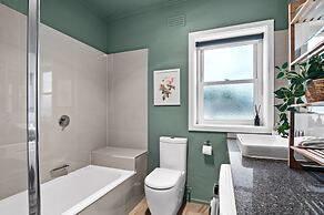 Stylish 1 Bed Apartment in East Melbourne