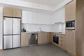 Newly Built 3 Bed Apartment With Onsite Parking