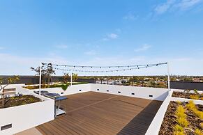 Newly Built 3 Bed Apartment With Onsite Parking