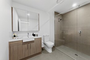 Newly Built 3 Bed Apartment With Onsite Parking