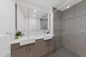 Freshly Built 2 Bed Apartment in Central Location