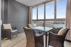 Stylish Apartment With Balcony and Pool