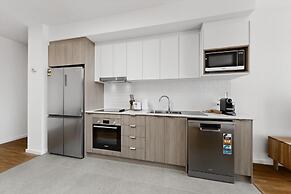 Modern,newly Furnished Apartment With Full Kitchen