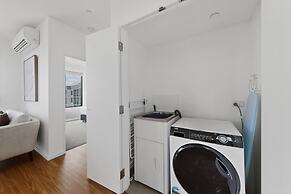 Modern,newly Furnished Apartment With Full Kitchen