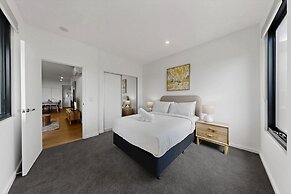 Stylish New Apartment With Modern Appliances